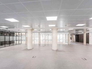 Miete Büro in Fort Pienc. Oficina diáfana y luminosa frente al auditorio