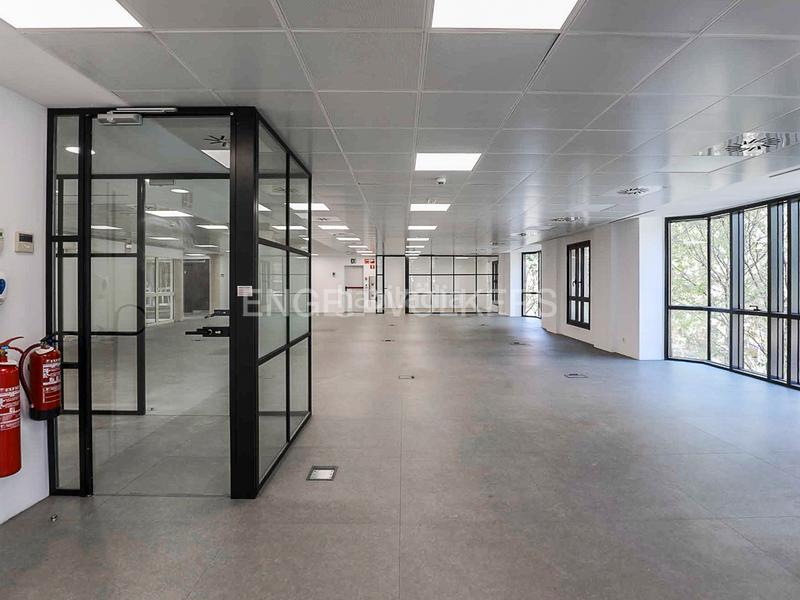 Foto 8ce604eb-928f-419f-b233-ffe88c5a760d. Miete büro mit parking in Fort Pienc Barcelona