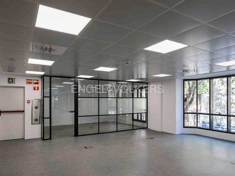 Foto d18659f3-7d31-4bfc-a110-5f9512dd8d5a. Miete büro mit parking in Fort Pienc Barcelona