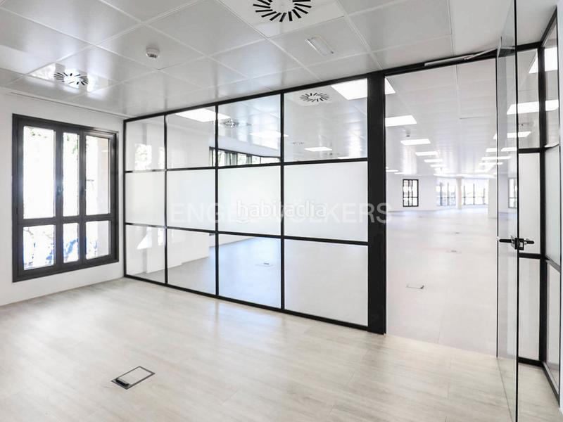 Foto e9fbb3ef-c921-433b-882d-cd5fa428f5e8. Miete büro mit parking in Fort Pienc Barcelona