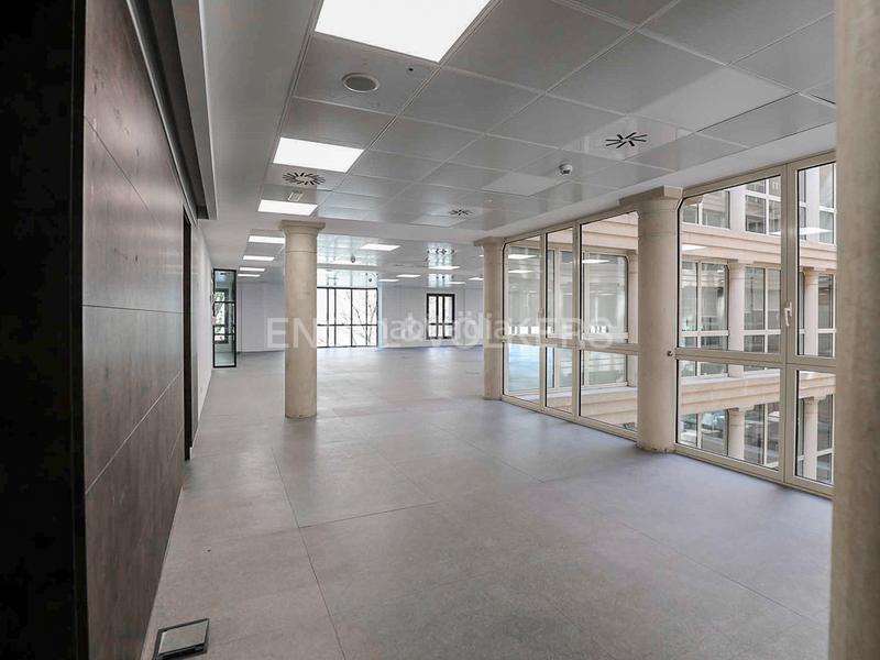 Foto f0a32a2d-4e02-459d-af8b-ed8116d40be1. Miete büro mit parking in Fort Pienc Barcelona