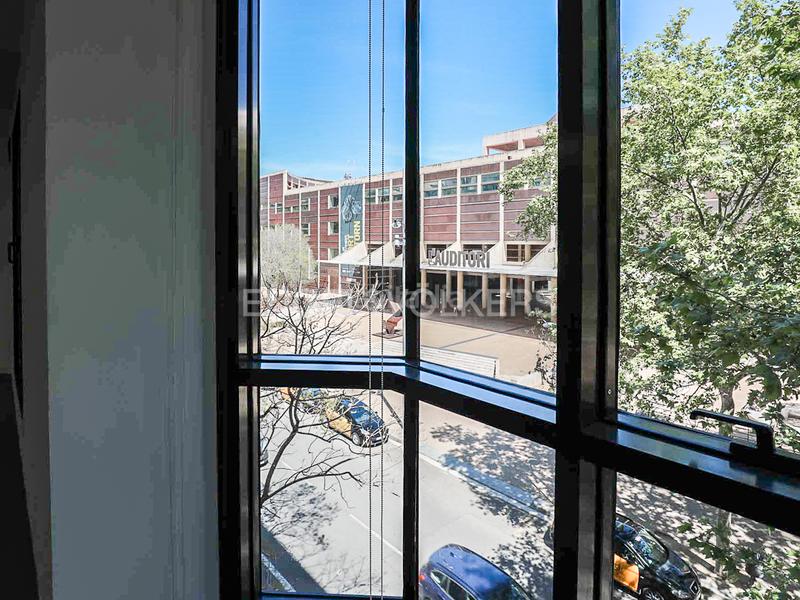 Foto f2262956-ec95-4826-99d6-81650e95d2de. Miete büro mit parking in Fort Pienc Barcelona
