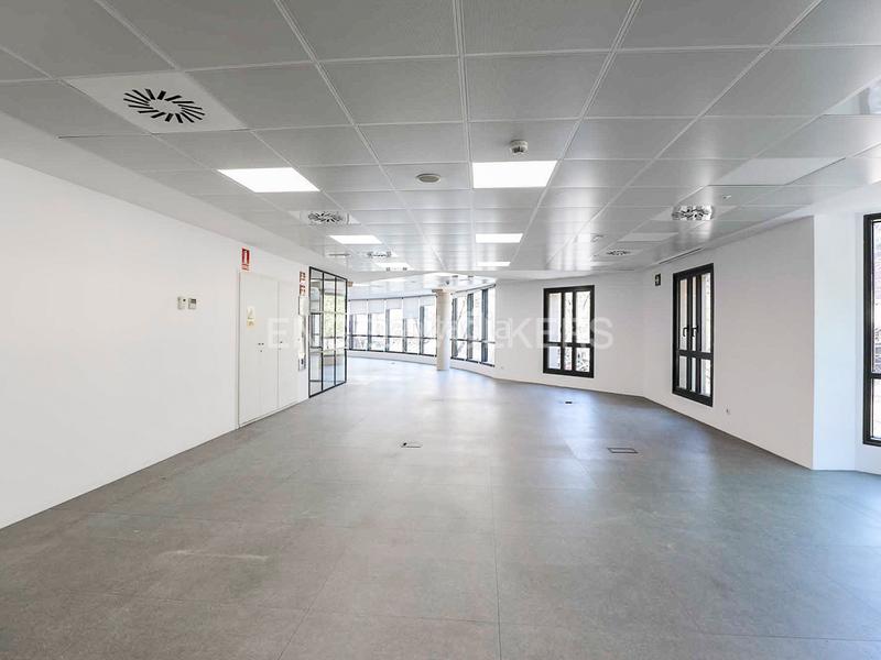 Foto fb50e47a-6cf7-4f8e-a364-1c6c41e515f4. Miete büro mit parking in Fort Pienc Barcelona