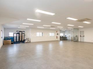 Business premise in Almeda - El Corte Inglés. Amplio local en venta en av. del maresme, cornella de llobregat