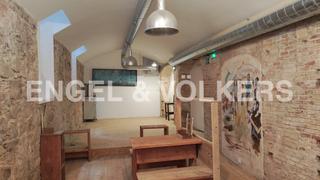 Lloguer Local Comercial a Raval. Libreríacafetería en traspaso en el raval