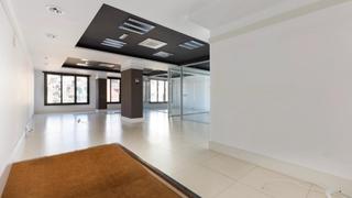 Rent Office space in Sant Ramon - Maternitat. Oficina en alquiler junto gran vía carles iii