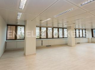 Rent Office space in Barri de les Corts. Oficina de 160m2 en moderno edificio situado en adva. diagonal c