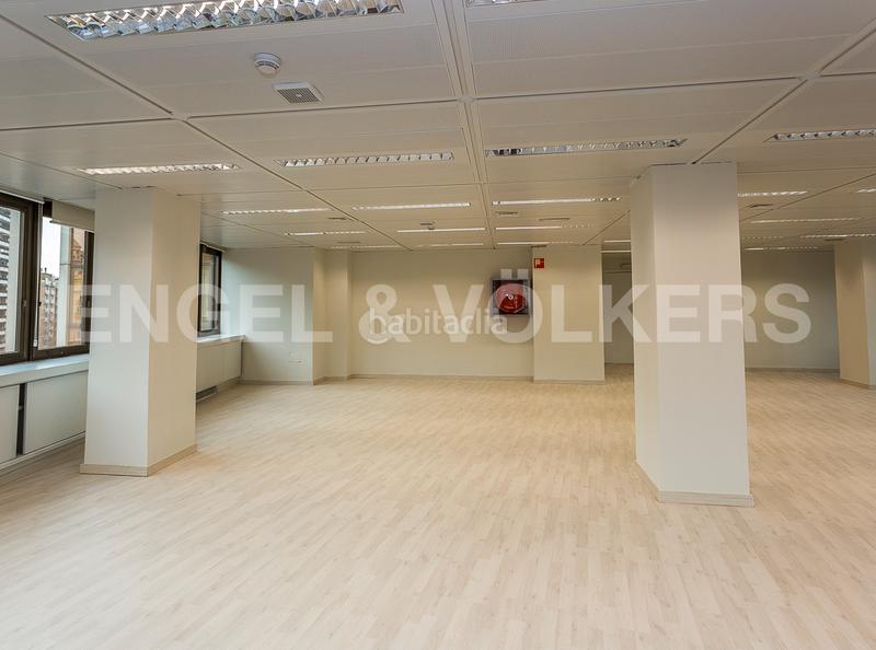 Foto f6794054-33a9-4024-a205-a4cd447ba0f0. Location bureau avec parking dans Barri de les Corts Barcelona