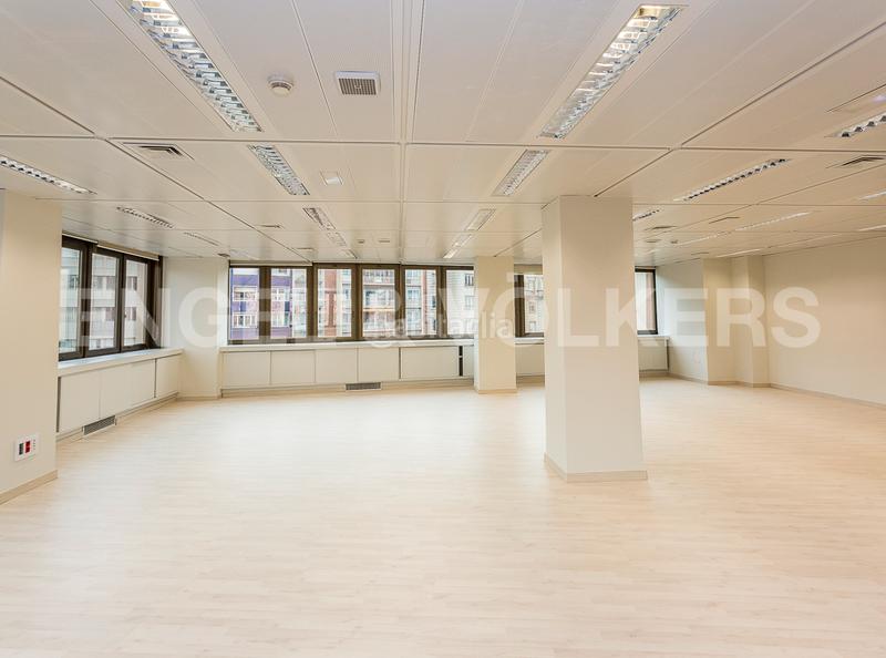 Foto 3949b508-9877-444e-9d28-21820d1fc2cd. Rent office space with parking in Barri de les Corts Barcelona