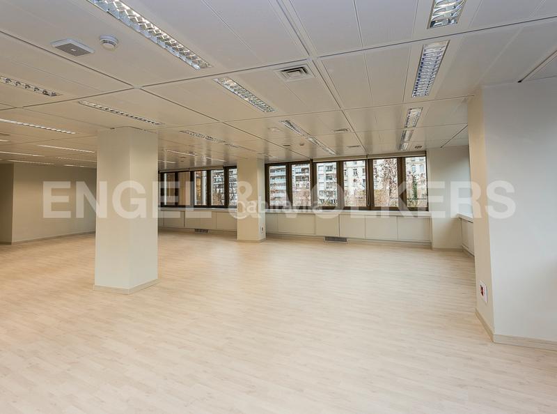 Foto 4066f946-f5d8-40a0-ac6b-f3a069bf921c. Rent office space with parking in Barri de les Corts Barcelona