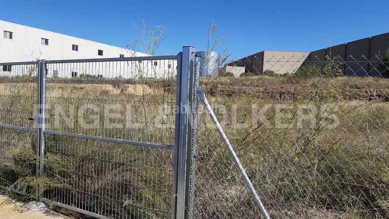 Foto b80a1d0d-cec3-44a8-9a44-08bedfb81d52. Area edificabile industriale in Piera