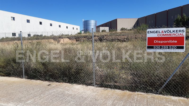 Foto c5c9a379-3a48-4d78-9e08-7c432cec38ba. Area edificabile industriale in Piera