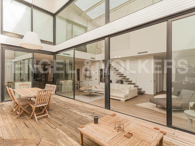 Foto b6fb64b4-861e-4dbb-bf1f-3e1ab3d1bea4. Business premise in Horta Barcelona