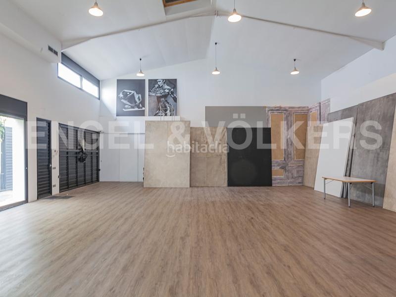 Foto cddb62ed-5672-4ee3-8bc3-d1ecf2daa895. Business premise in Horta Barcelona