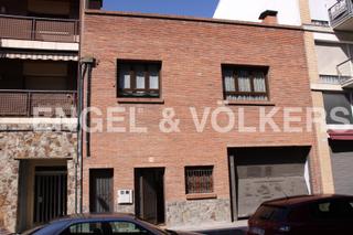 Edifici a Caldes de Montbui. Edificación con viviendas y local comercial en caldes de montbui
