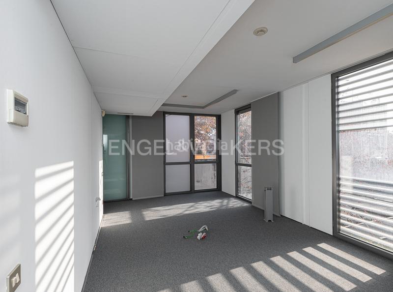 Foto 10726f82-949e-49b4-9c01-c6c9719834a8. Miete büro in Tres Torres Barcelona