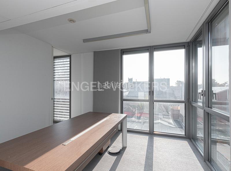 Foto 82aa413a-72b9-4129-95f1-971428183504. Miete büro in Tres Torres Barcelona