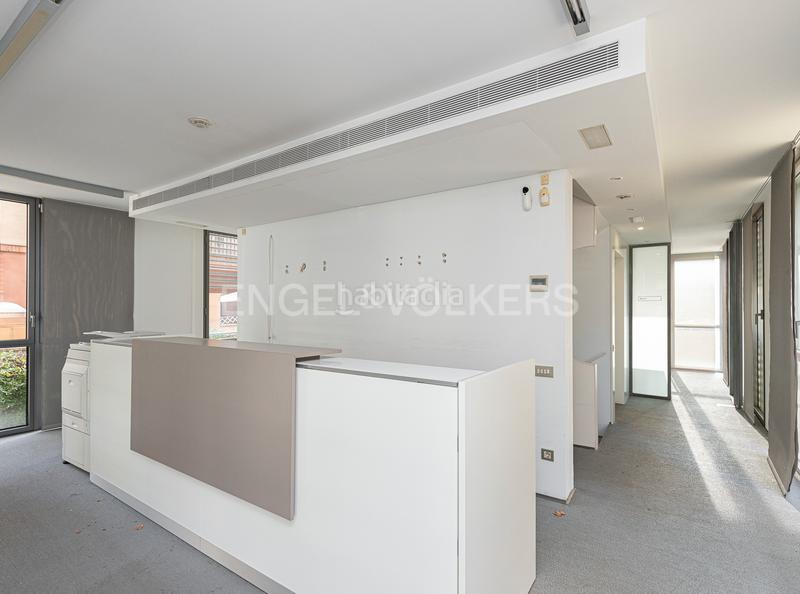 Foto 8a40f821-fa4b-4987-8336-58b51c755a7e. Miete büro in Tres Torres Barcelona