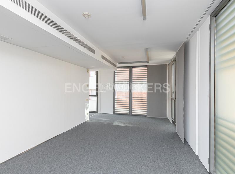 Foto c6aa9679-fb77-459d-b0a1-48451bf2b2e9. Miete büro in Tres Torres Barcelona