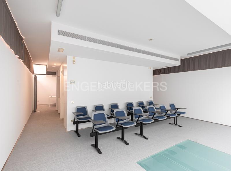 Foto f91b7356-4a3c-4dcb-adb1-93594beabe78. Miete büro in Tres Torres Barcelona