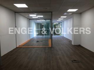 Office space in Eixample. Oficina en rentabilidad 79 m2 en edificio exclusivo en  sant cug