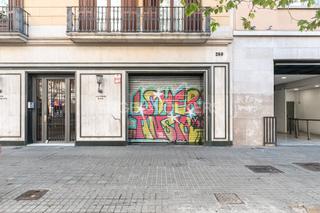 Lloguer Local Comercial a Dreta de l´Eixample. Gran local comercial en alquiler en eixample