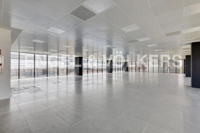 Foto d13db14b-5275-4547-9e0c-2d9133ae81a9. Rent office space with parking in Poblenou Barcelona