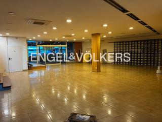 Location Local commercial à Centre. Alquiler local comercial en pompeu fabra