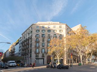 Lloguer Oficina a Dreta de l´Eixample. Exclusivo espacio de oficinas con vistas a la pedrera