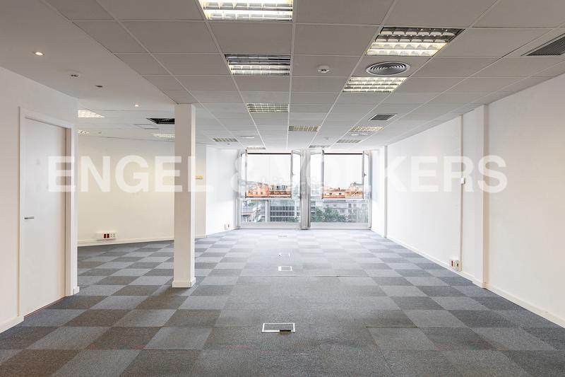 Foto c22336a2-2324-459d-8c6e-9d33c8c73762. Rent office space with parking in Sant Gervasi - Galvany Barcelona