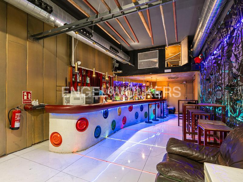 Foto a043d9cb-7ceb-4cd2-8be9-3da25aa9fb36. Alquiler local comercial local en traspaso en eixample en Barcelona