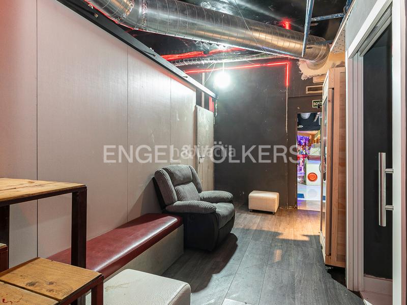 Foto b062564c-0359-4fef-aebd-904267177e59. Alquiler local comercial local en traspaso en eixample en Barcelona