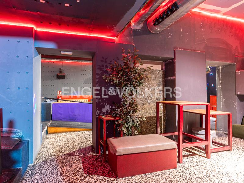 Foto c9621a7f-3061-4513-8d74-35ceb71cdeac. Alquiler local comercial local en traspaso en eixample en Barcelona