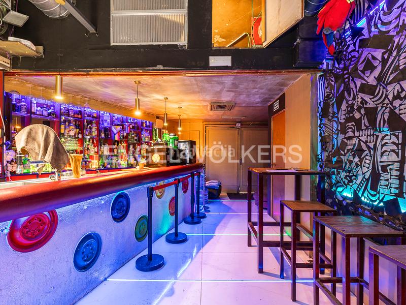 Foto fb8e953d-b165-4a58-a1ee-2929b285bad3. Alquiler local comercial local en traspaso en eixample en Barcelona