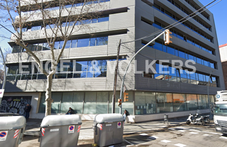 Rent Business premise in Poblenou. Local en el 22 con terraza comunitaria