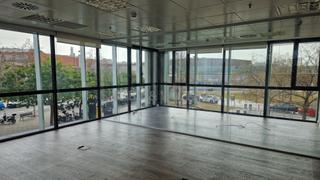 Rent Office space in Sant Josep. Gran oficina luminosa y con buenas vistas en plaça europa al lad