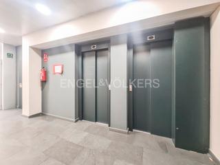 Location Bureau à Provençals del Poblenou. Edificio corporativo para entrar
