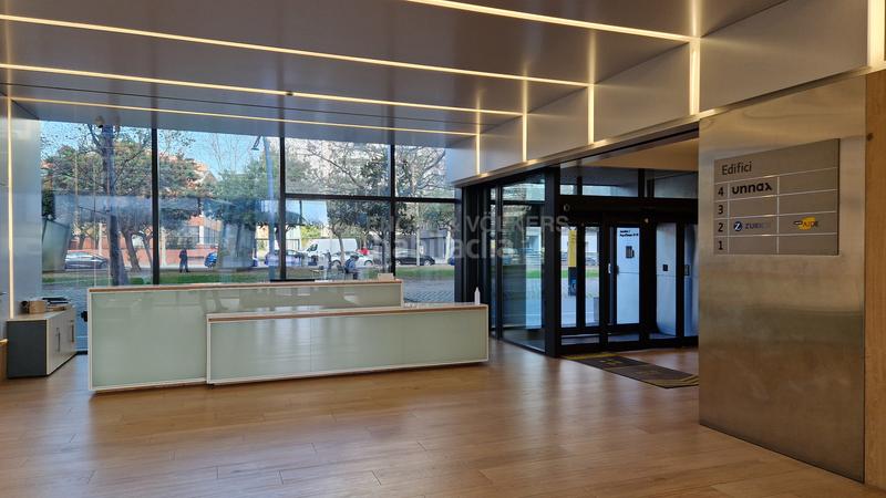 Foto 74cb6680-3ecc-447f-be0f-12ad3d6a5648. Affitto ufficio con parcheggio in Sant Josep Hospitalet de Llobregat (L´)