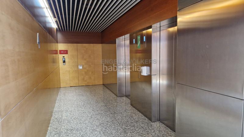 Foto 1f433ff3-a62e-4c47-9b7b-289fd2ef6eeb. Lloguer oficina amb aparcament a Sant Josep Hospitalet de Llobregat (L´)