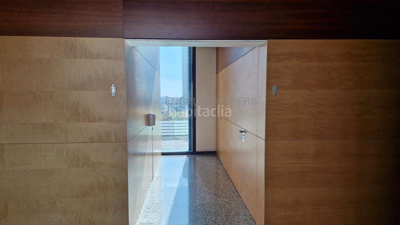 Foto 57c622de-fad1-4705-bc5b-2b439288efd1. Lloguer oficina amb aparcament a Sant Josep Hospitalet de Llobregat (L´)