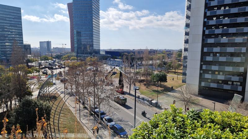 Foto fdf04452-2a32-431e-addb-5633b0ab417d. Lloguer oficina amb aparcament a Sant Josep Hospitalet de Llobregat (L´)