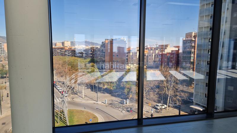 Foto a681ea88-ae03-44ef-bb6b-8c096016e6d8. Affitto ufficio con parcheggio in Sant Josep Hospitalet de Llobregat (L´)