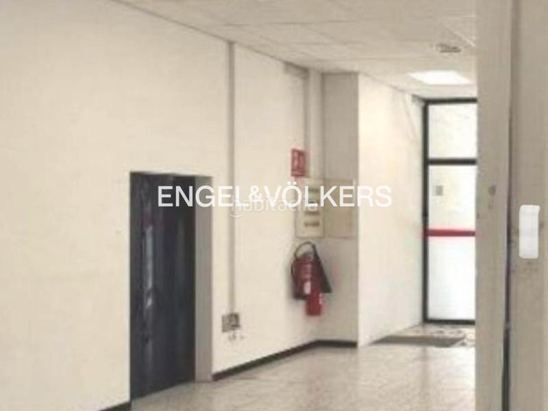 Foto b2ad7044-9cdc-46b1-a389-3529b6de5470. Local comercial  de 395 m2 muy equipado en Rubí