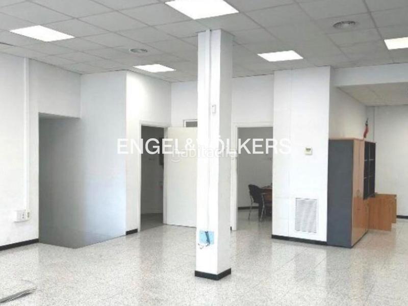 Foto b8adca2f-2bc0-455f-89a2-f7fc2bf7033a. Local comercial  de 395 m2 muy equipado en Rubí