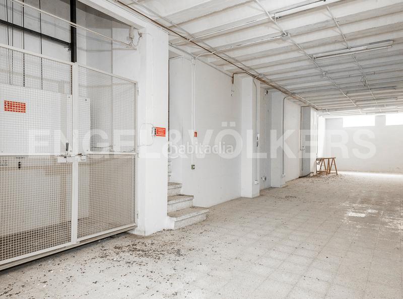 Foto 1ba9fbeb-eb05-4184-b59f-3bbafbc6b6d6. Local comercial a La Bordeta Barcelona