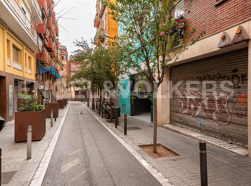 Foto 794472fa-00a9-4e96-a494-43ad5f266f67. Local comercial a La Bordeta Barcelona