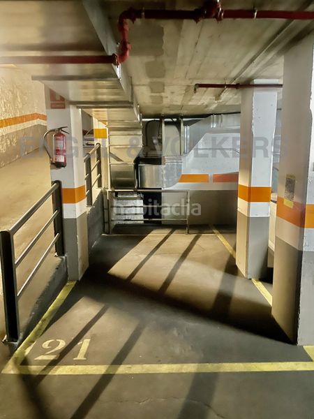 Foto 0c521f42-23b5-4204-9a59-b8df9ad7be93. Aparcament cotxe a Dreta de l´Eixample Barcelona