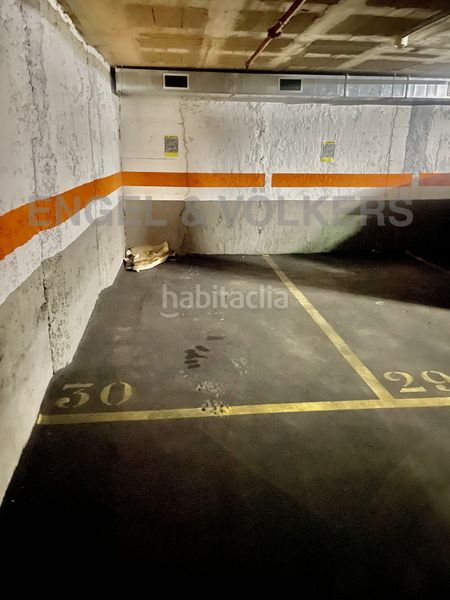 Foto 2ea3ba97-0b92-4108-9449-9db01cca67b0. Aparcament cotxe a Dreta de l´Eixample Barcelona