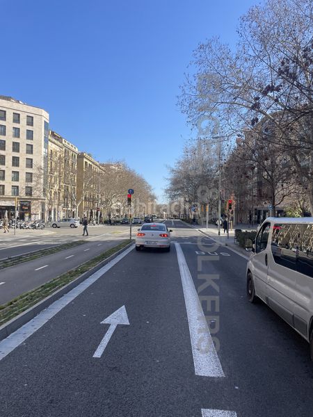 Foto 7bfb5a67-747b-4ee5-98b7-a8f69d474a0b. Aparcament cotxe a Dreta de l´Eixample Barcelona