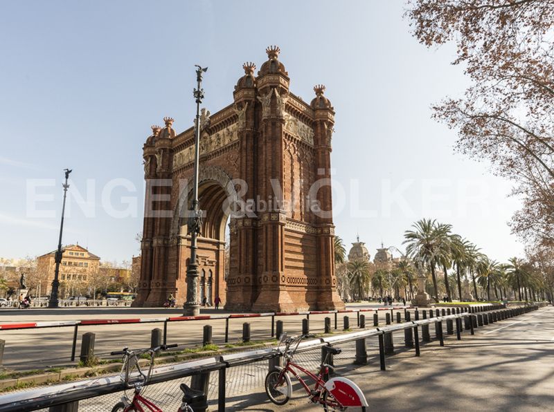 Foto ac7c843b-654c-4423-8a8d-9601165a57df. Aparcament cotxe a Dreta de l´Eixample Barcelona